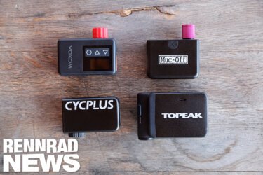 4 Mini-Akku-Kompressoren im Test: Elektrische Mini-Pumpen für die Trikottasche